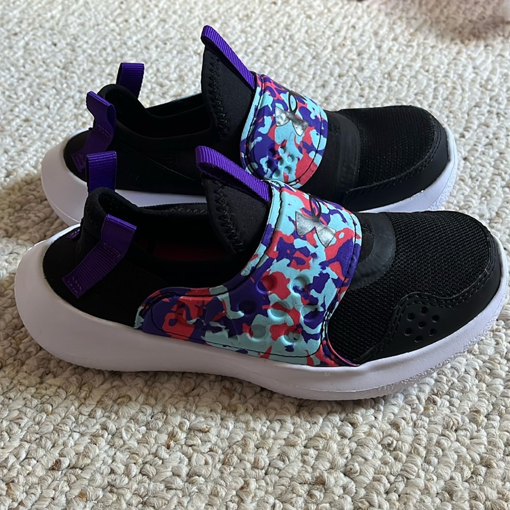 NWOB kids sneakers size 1